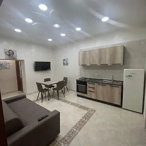 Apartamento Dora House Valentino, Nápoles